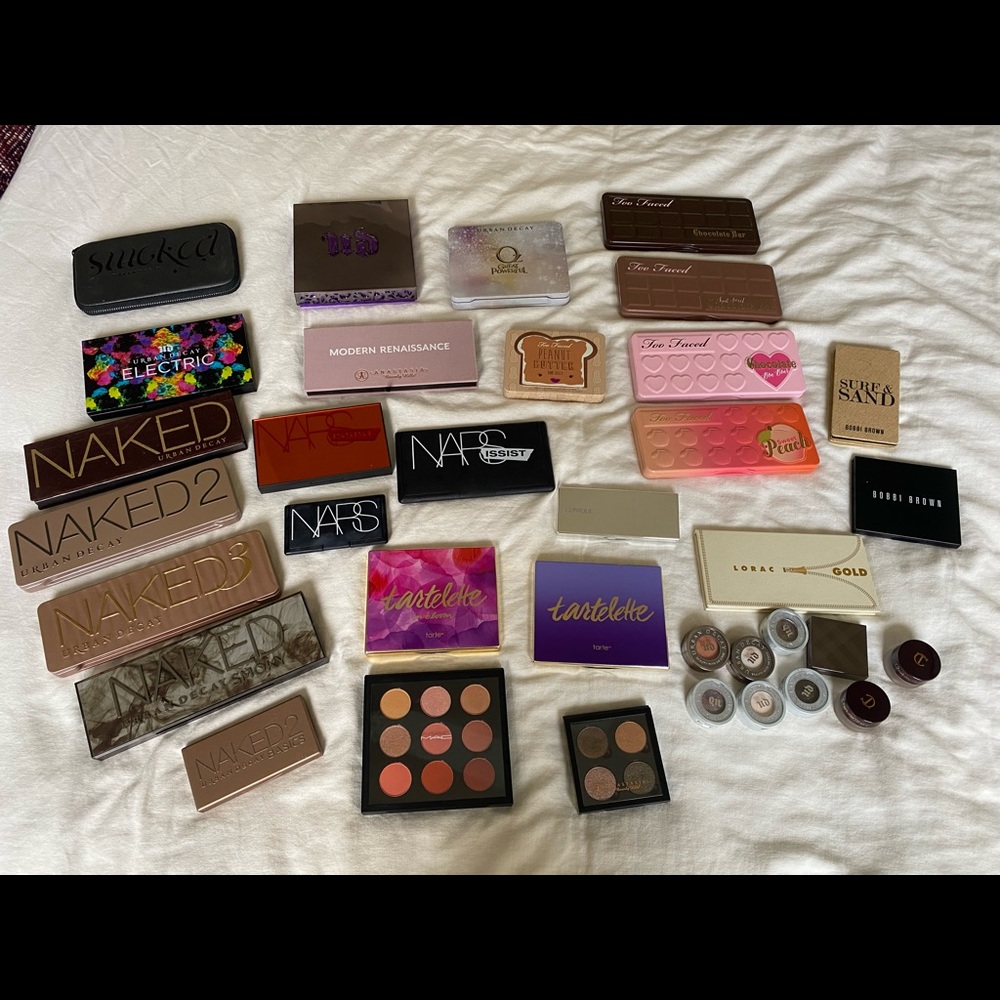26 luxury makeup / eyeshadow palettes